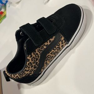 Super cute print Used but still in good shape for our growing kids!